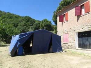 tienda camping cerca del albergue